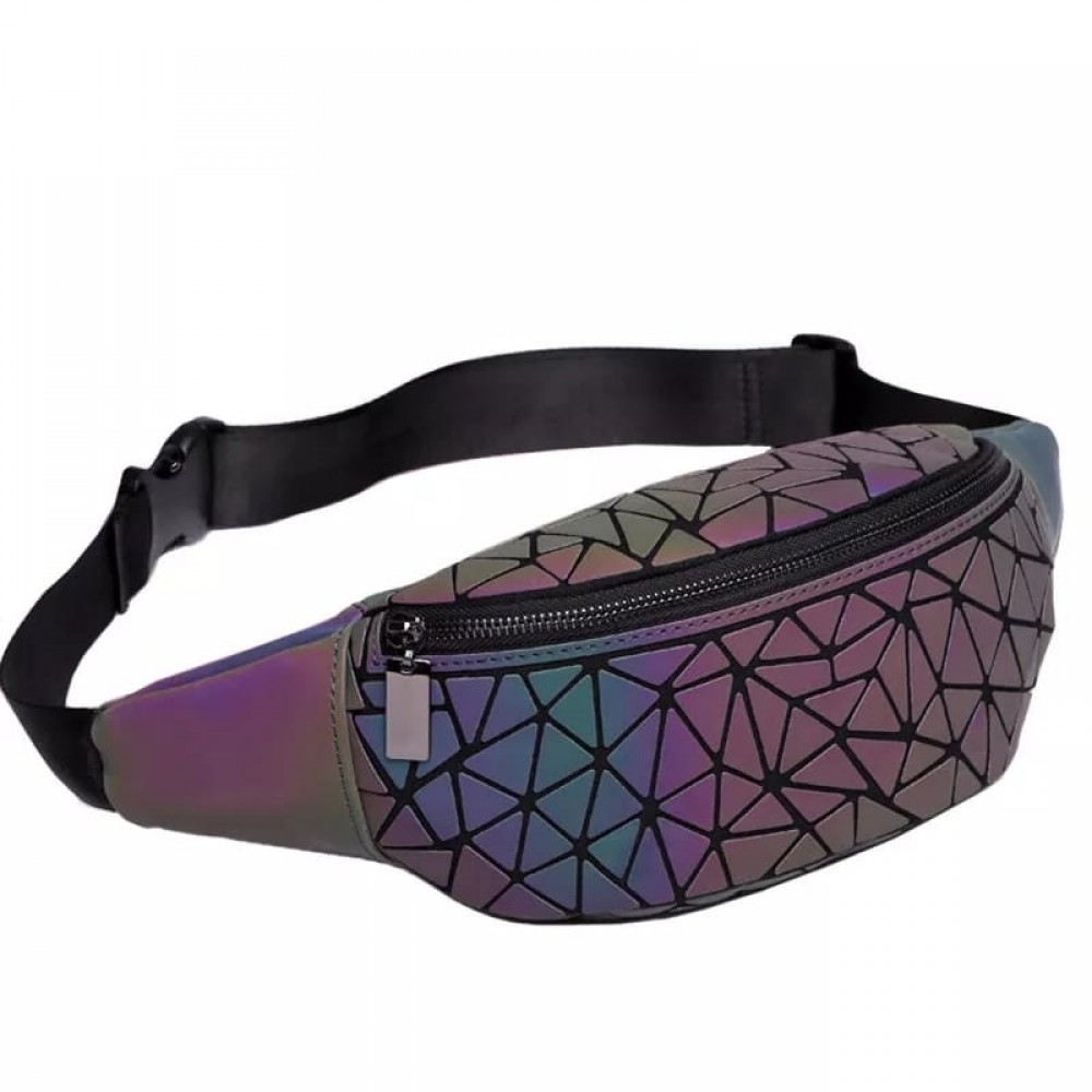  Borseta fashion pe o parte  cu model geometric holografic reflectorizant acbd004