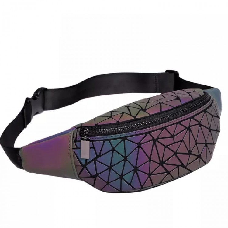  Borseta fashion pe o parte  cu model geometric holografic reflectorizant acbd004