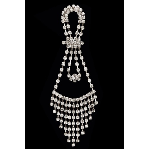 Cercei eleganti lungi argintii cu franjuri si strasuri CW39