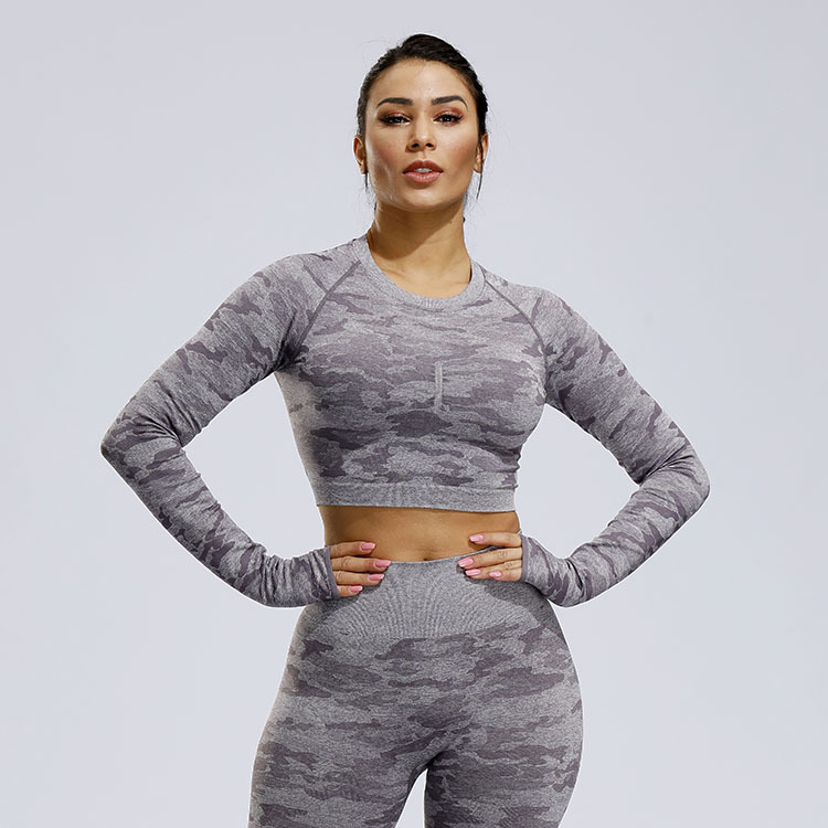 Costum Sport Fitness Camuflaj Colanti si Bluza Crop cu Maneca Lunga Mov SFIT006