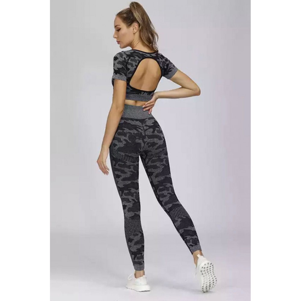 Compleu Fitness Sport cu Perforatii Negru Colanti si Bluza Crop SFIT042