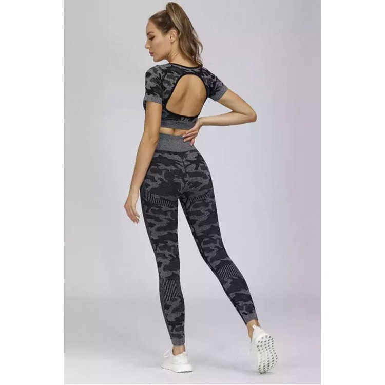 Compleu Fitness Sport cu Perforatii Negru Colanti si Bluza Crop SFIT042