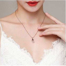 Colier auriu cu pisica si proiectie I love You in 100 de limbi COL039 Colier auriu cu pisica si proiectie I love You in 100 de limbi COL039