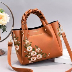 Geanta eleganta cu maner impletit maro cu flori brodate Florina ACGD097 Geanta eleganta cu maner impletit maro cu flori brodate Florina ACGD097
