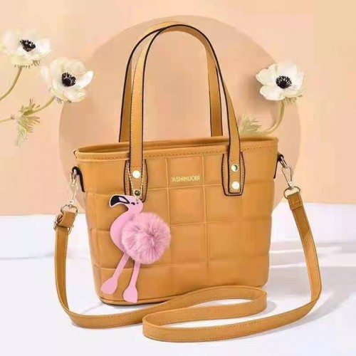 Geanta fashion galbena din piele eco cu breloc cu puf flamingo ACGD201