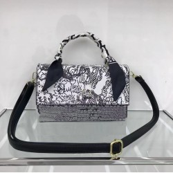 Geanta eleganta neagra de ocazie cu bareta tip esarfa si imprimeu floral cu alb ACGD293 Geanta eleganta neagra de ocazie cu bareta tip esarfa si imprimeu floral cu alb ACGD293