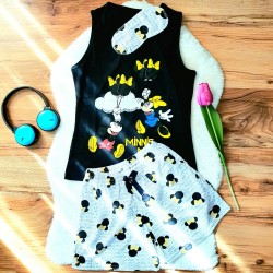 Pijama Dama Neagra cu Galben cu Masca de dormit Maiou si Pantaloni Scurti Ballon PJD027 Pijama Dama Neagra cu Galben cu Masca de dormit Maiou si Pantaloni Scurti Ballon PJD027