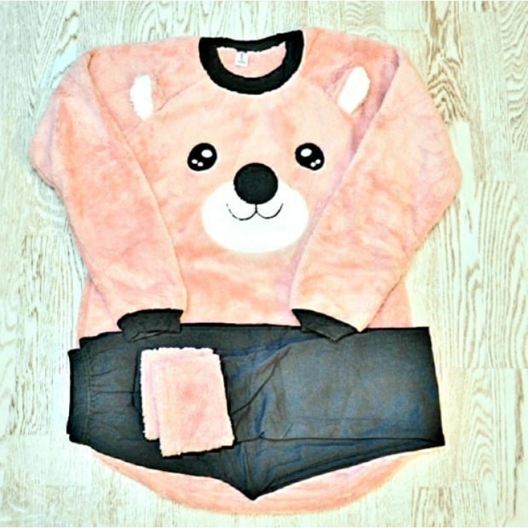 Pijama Cocolino din material pufos din doua piese cu pantaloni lungi si ursulet roz imprimat PJD036