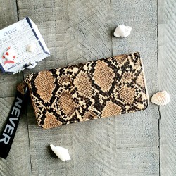 Portofel dama khaki din piele ecologica Animal Print cu bareta Never Give Up ACPT015 Portofel dama khaki din piele ecologica Animal Print cu bareta Never Give Up ACPT015