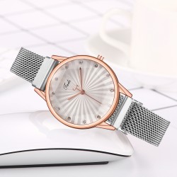 Ceas Dama Elegant Argintiu design raze de soare cu bratara magnetica reglabila QUARTZ CDQZ050 Ceas Dama Elegant Argintiu design raze de soare cu bratara magnetica reglabila QUARTZ CDQZ050
