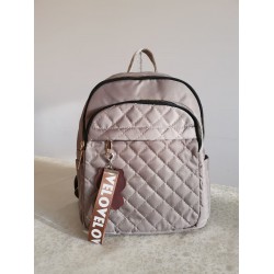 Rucsac fashion argintiu din material textil impermeabil cusaturi fine geometrice si breloc fashion cu pisicuta ACRD258 Rucsac fashion argintiu din material textil impermeabil cusaturi fine geometrice si breloc fashion cu pisicuta ACRD258