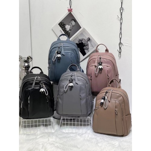 Rucsac dama cu buzunare cu fermoar si breloc ursulet ACRD398