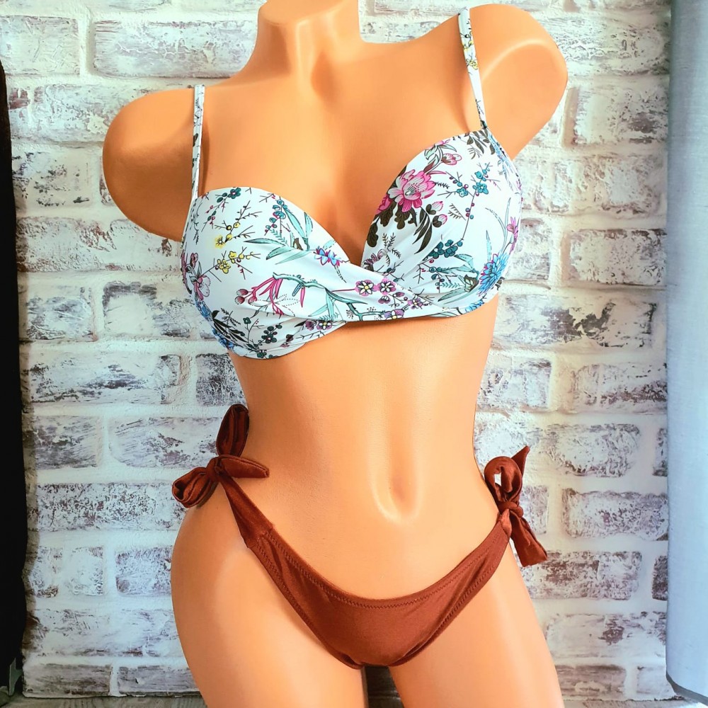 Costum de Baie din doua piese sutien alb cu print floral push up slip maro cu inchidere laterala CBD012