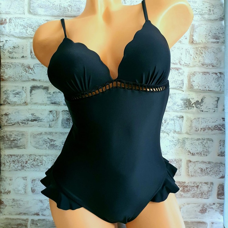 Costum de Baie intreg negru cu intaritor la bust si slip brazilian cu volanase CBD018